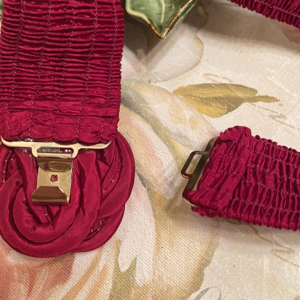 Women's Elastic Waist Belt with Rose Knot Accent - Fuchsia